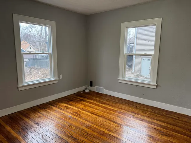 $950 | 824 Tremont Avenue, Unit 1, Davenport, IA 52803