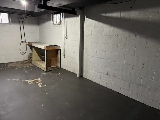 $950 | 824 Tremont Avenue, Unit 1, Davenport, IA 52803