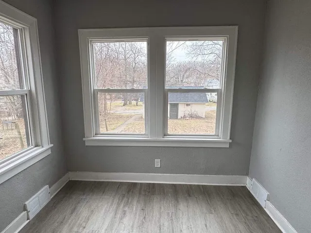 $950 | 824 Tremont Avenue, Unit 1, Davenport, IA 52803