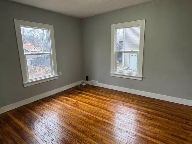 $950 | 824 Tremont Avenue, Unit 1, Davenport, IA 52803