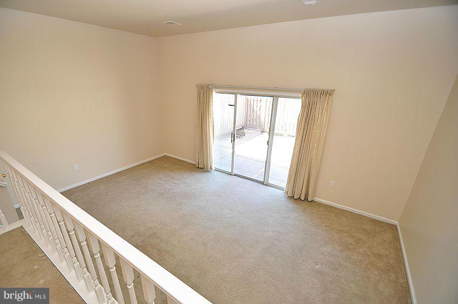 5820 Humblebee Road Columbia, MD 21045 - Photo 3 of 16 Living Room