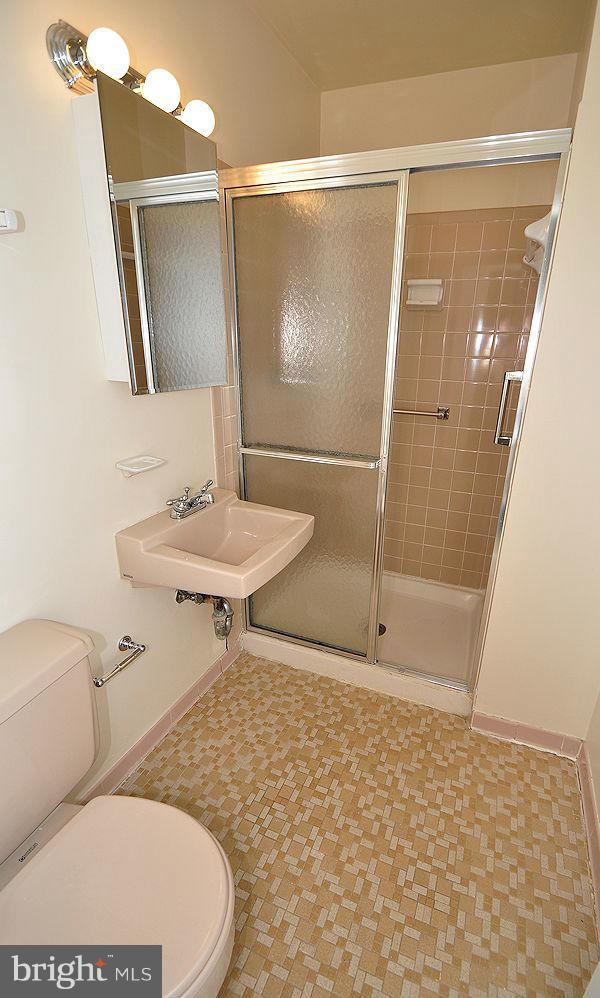 5820 Humblebee Road Columbia, MD 21045 - Photo 9 of 16 Bath (Master)