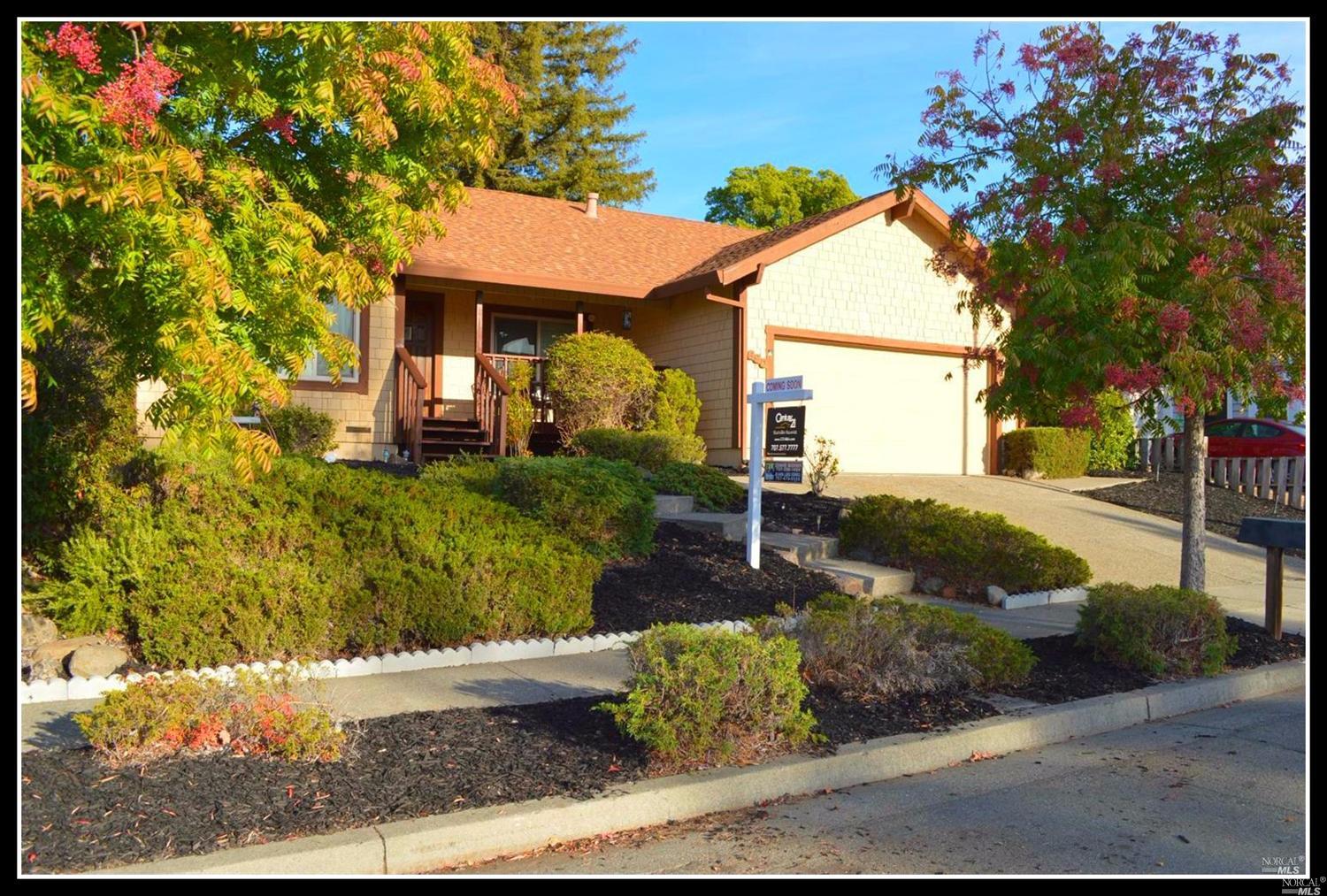 690 Montclair Drive Santa Rosa, CA 95409 - Photo 1 of 1 a front view of a house with garden