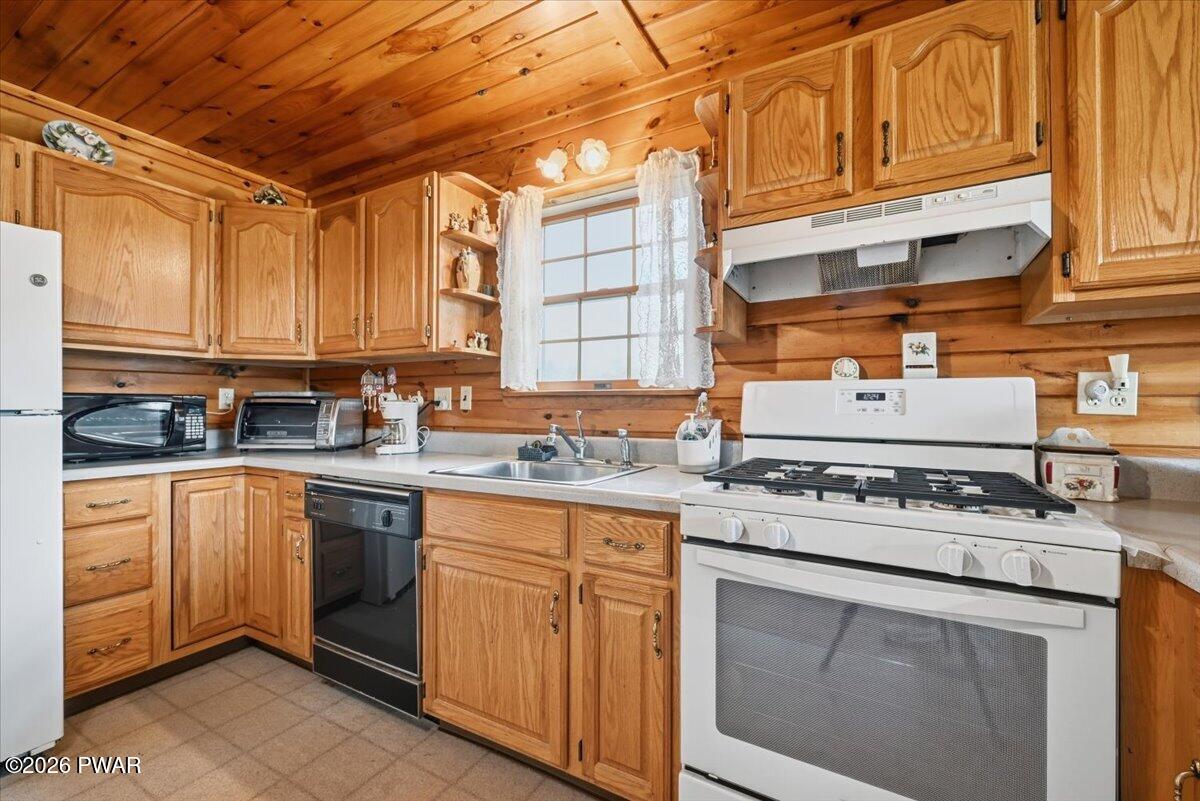 279 Rotten Road Equinunk, PA 18417 - Photo 17 of 80 Kitchen
