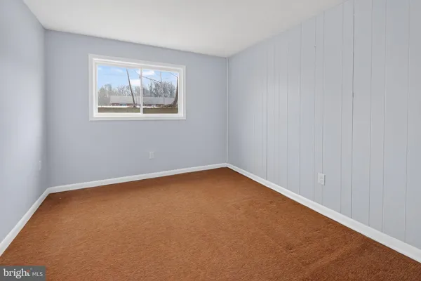 a view of empty room with window