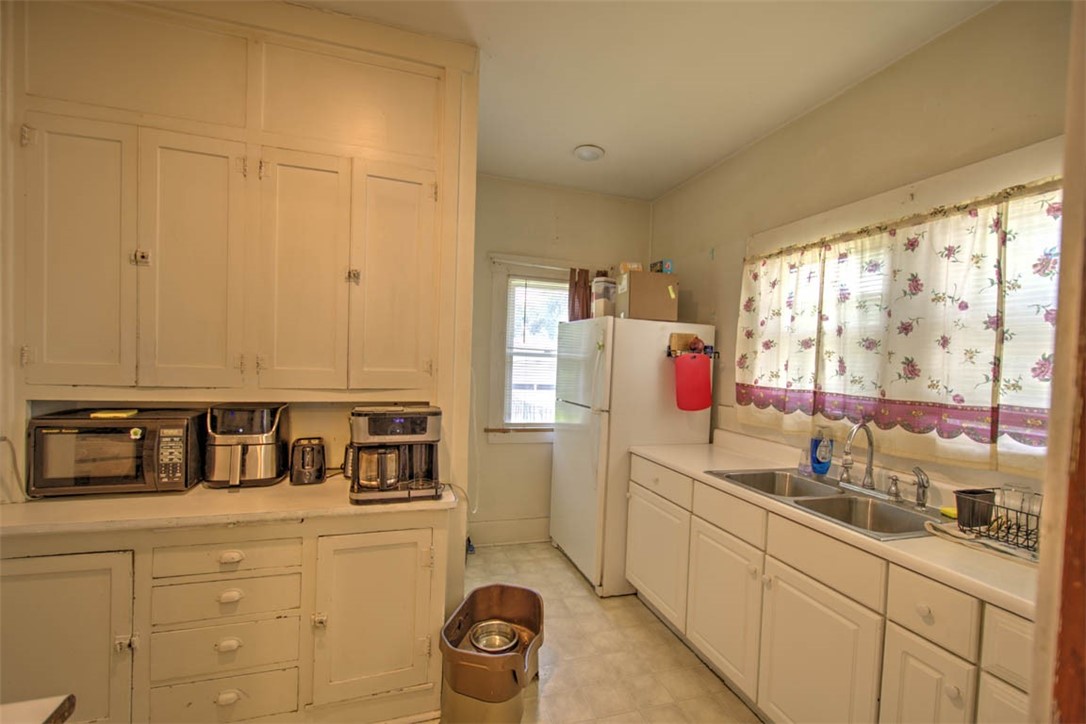 739 West Cushing Street Decatur, IL 62526 - Photo 13 of 28 a kitchen with a sink stove and refrigerator