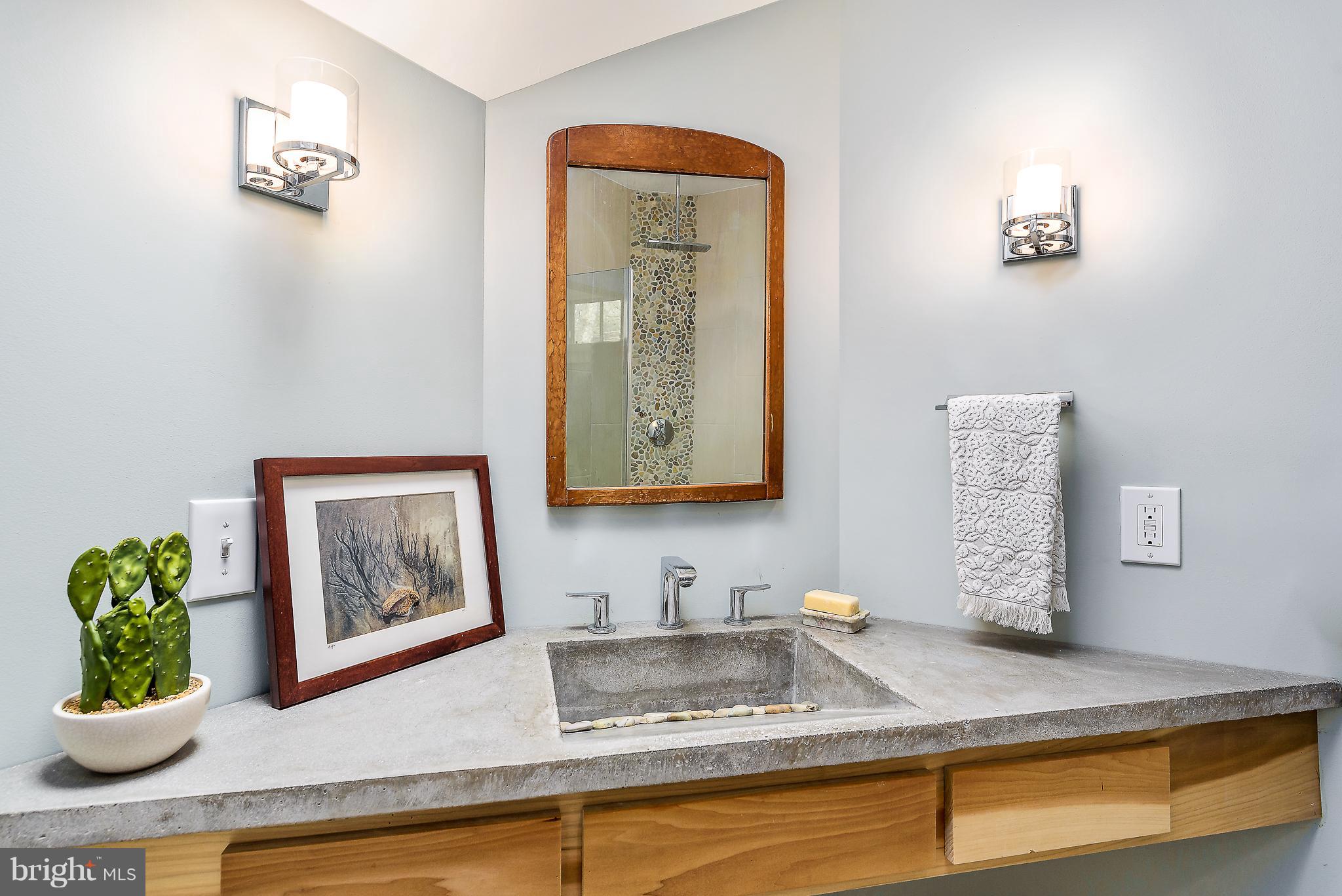 2023 Carrhill Road Vienna, VA 22181 - Photo 24 of 30 Bath