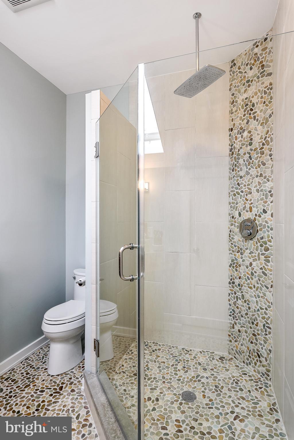 2023 Carrhill Road Vienna, VA 22181 - Photo 25 of 30 Bath