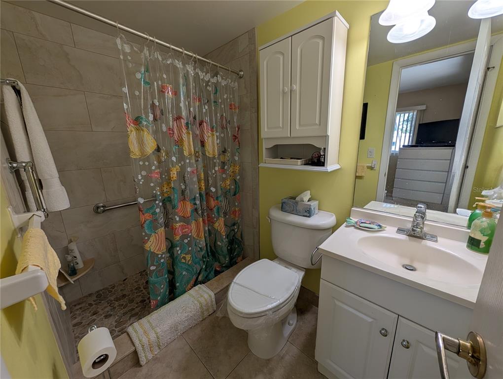 5934 Welcome Road, Unit H7 Bradenton, FL 34207 - Photo 10 of 23 a bathroom with a sink toilet and shower