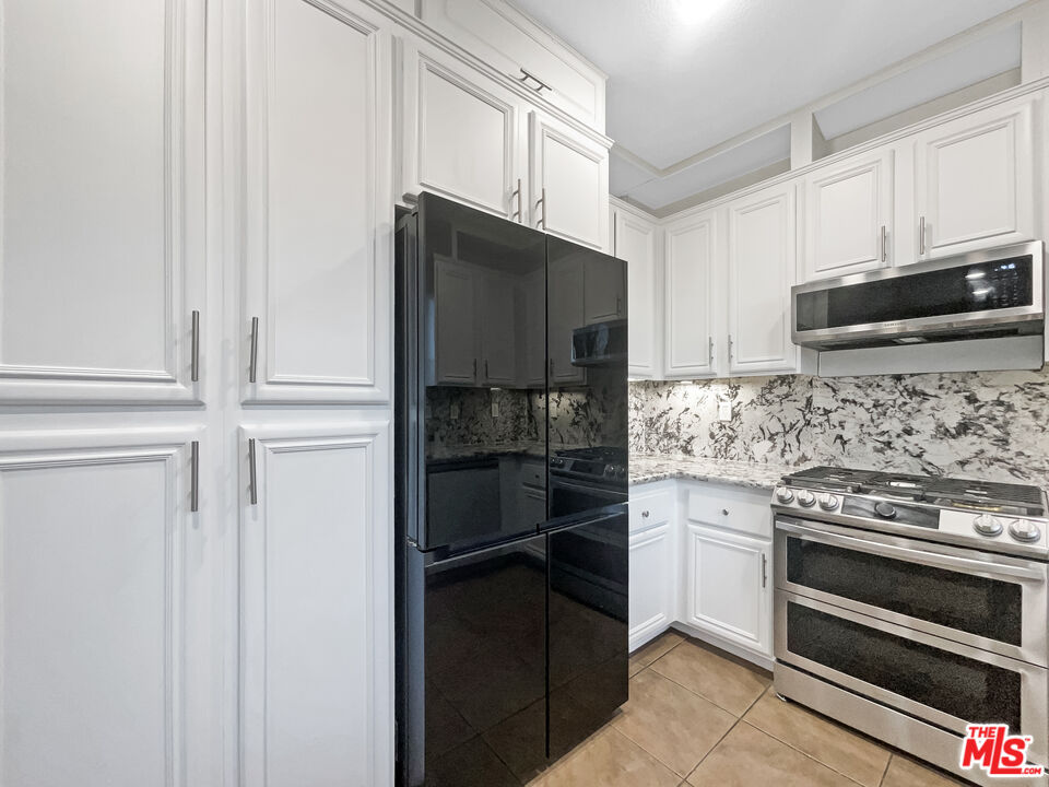 24043 Tango Drive Valencia, CA 91354 - Photo 16 of 25