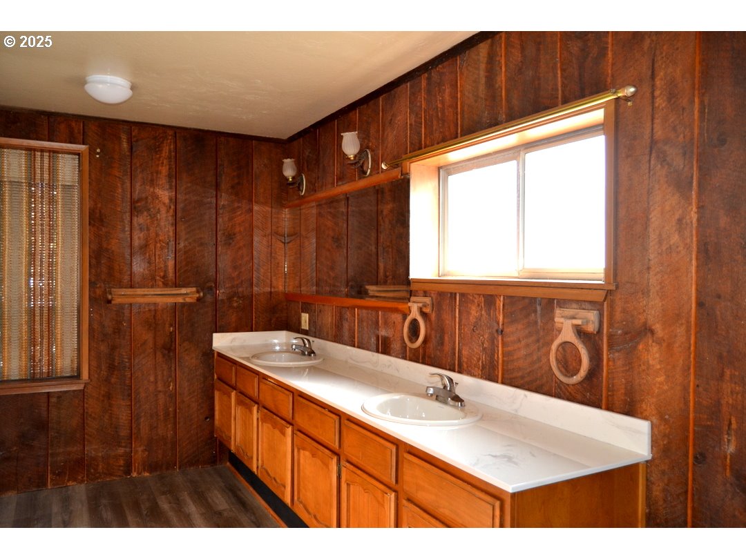 6181 Lower River Road Grants Pass, OR 97526 - Photo 12 of 37 a bathroom with a sink double vanity and a mirror