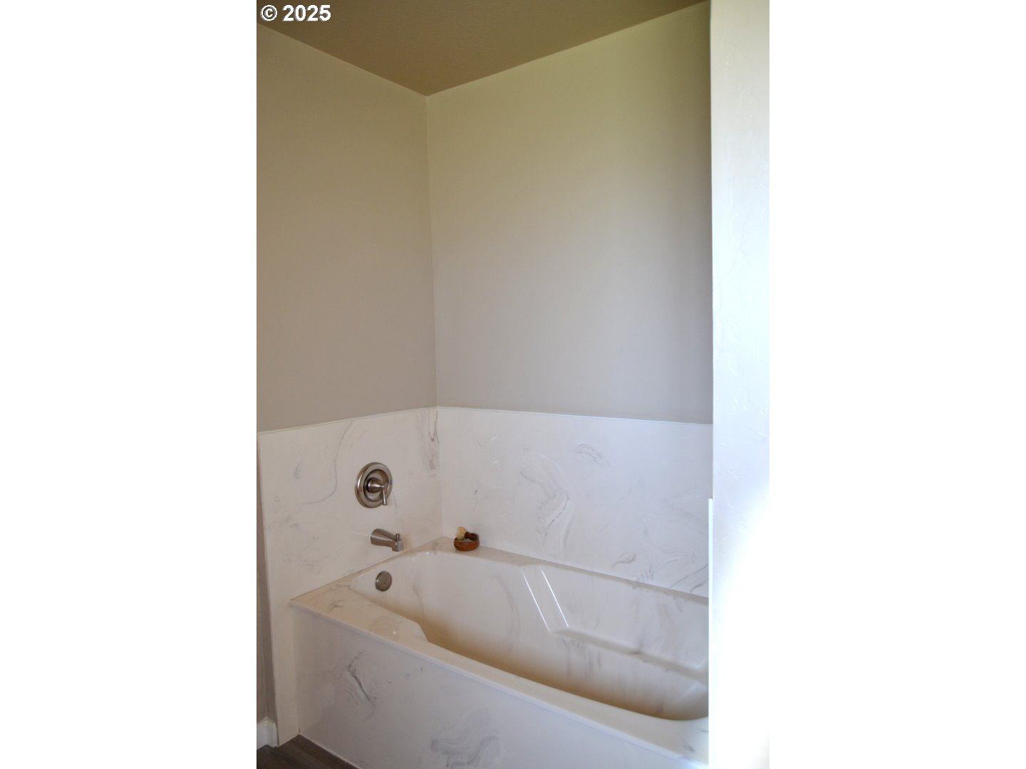 6181 Lower River Road Grants Pass, OR 97526 - Photo 13 of 37 a bathroom with a bathtub and shower