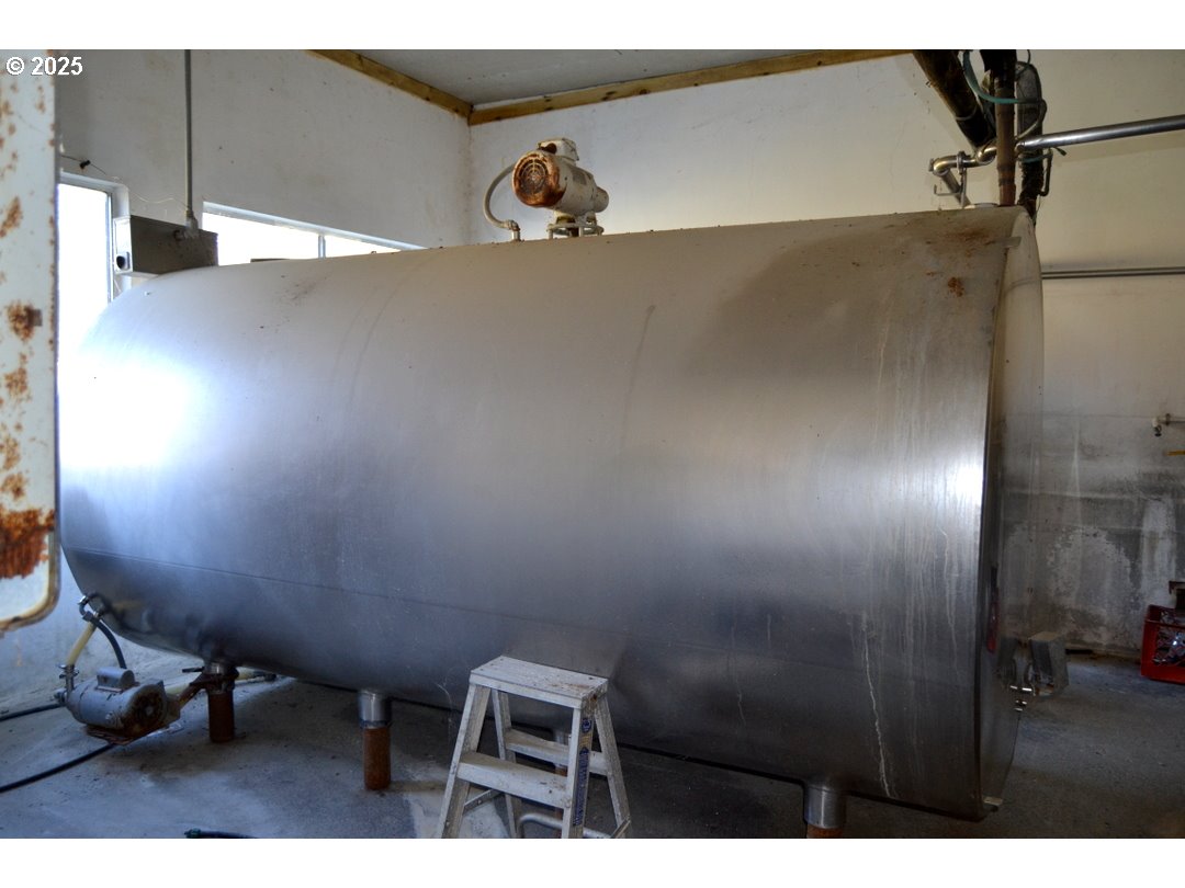 6181 Lower River Road Grants Pass, OR 97526 - Photo 29 of 37 a view of a room with gym equipment