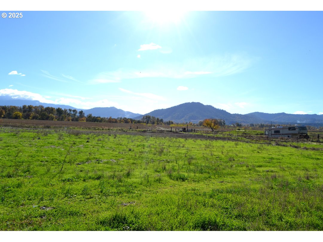 6181 Lower River Road Grants Pass, OR 97526 - Photo 31 of 37 a view of lake and mountain view