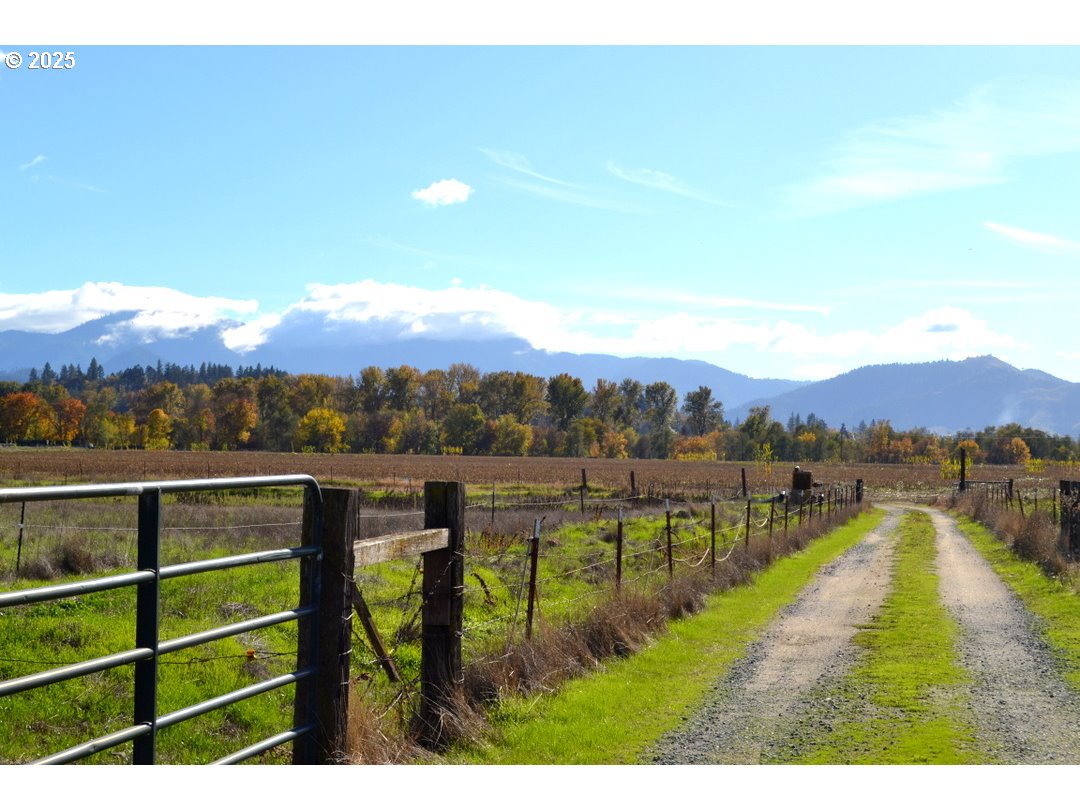 6181 Lower River Road Grants Pass, OR 97526 - Photo 33 of 37 a view of lake with mountain