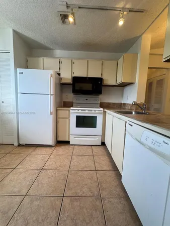 $1,850 | 142 Northwest 60th Avenue, Unit 62, Margate, FL 33063