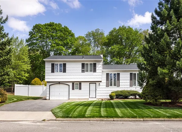 $649,999 | 7 Mt McKinley Avenue, Farmingville, NY 11738