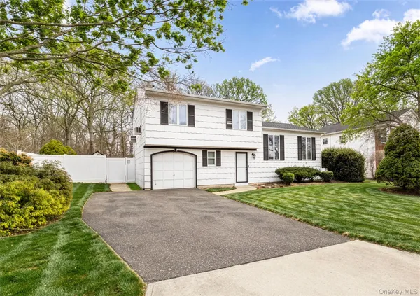 $649,999 | 7 Mt McKinley Avenue, Farmingville, NY 11738