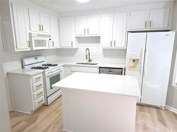 $2,100 | 6009 Deer Springs Lane Northwest, Acworth, GA 30101