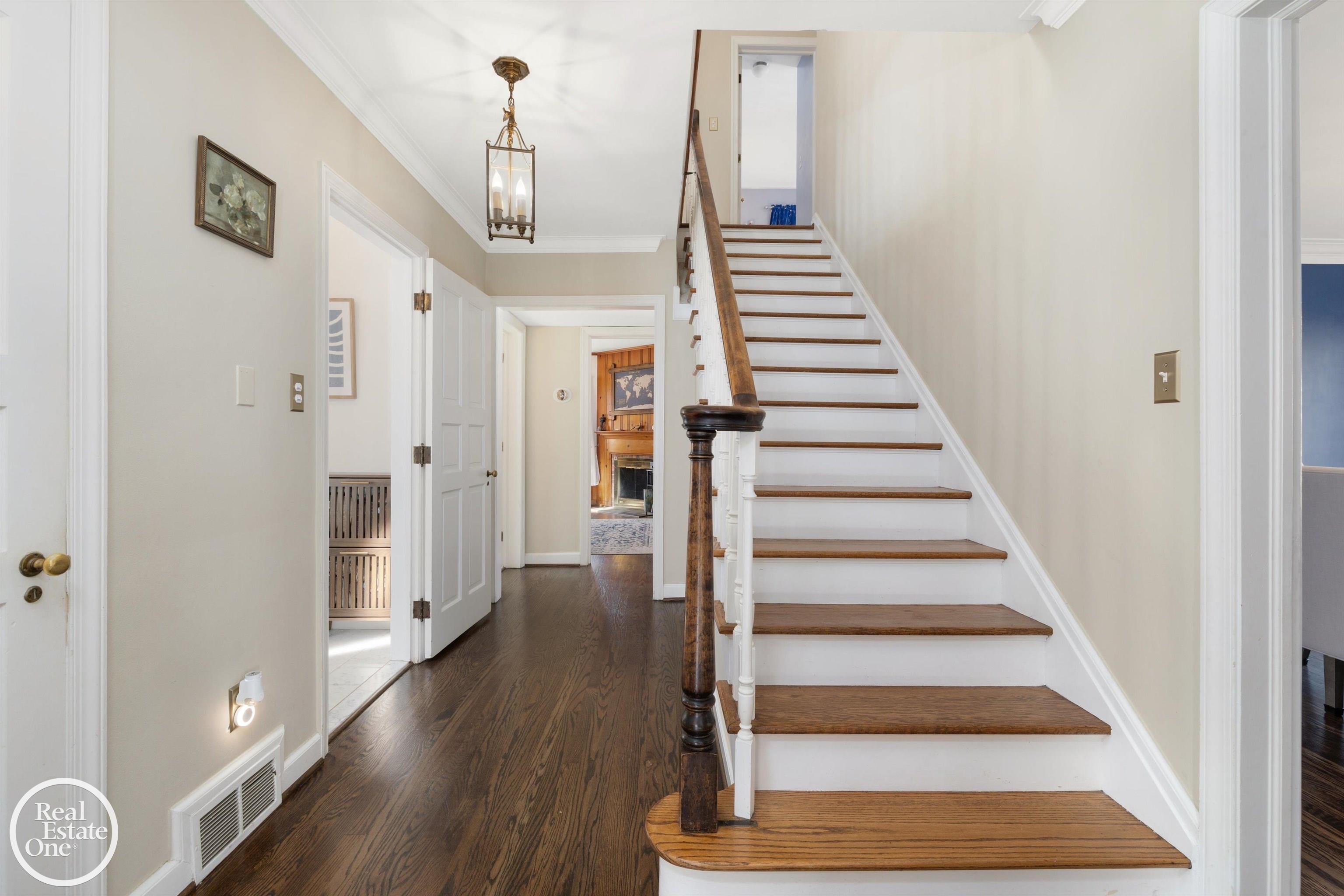614 Pemberton Road Grosse Pointe, MI 48230 - Photo 5 of 56 Front Hall