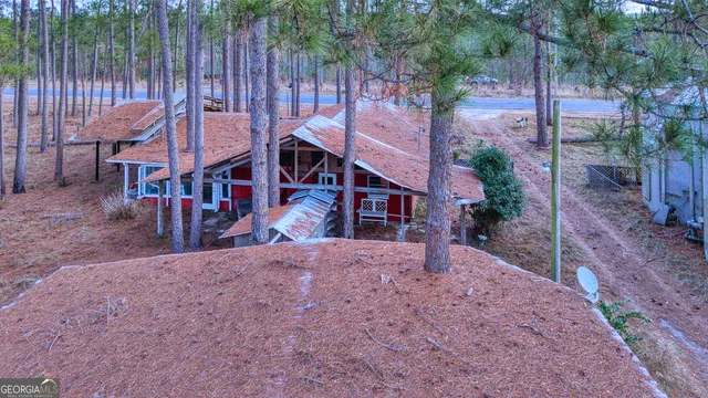 a view of a house with a backyard