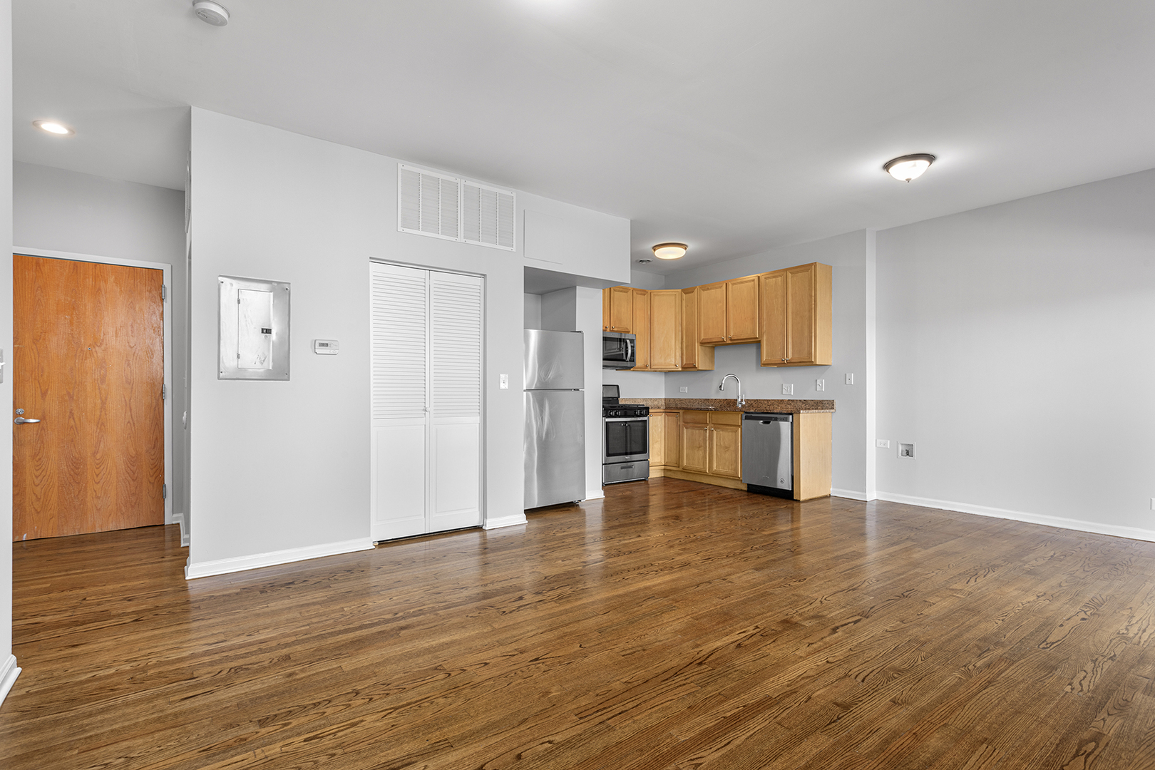 2451 West Howard Street, Unit 407 Chicago, IL 60645 - Photo 4 of 14