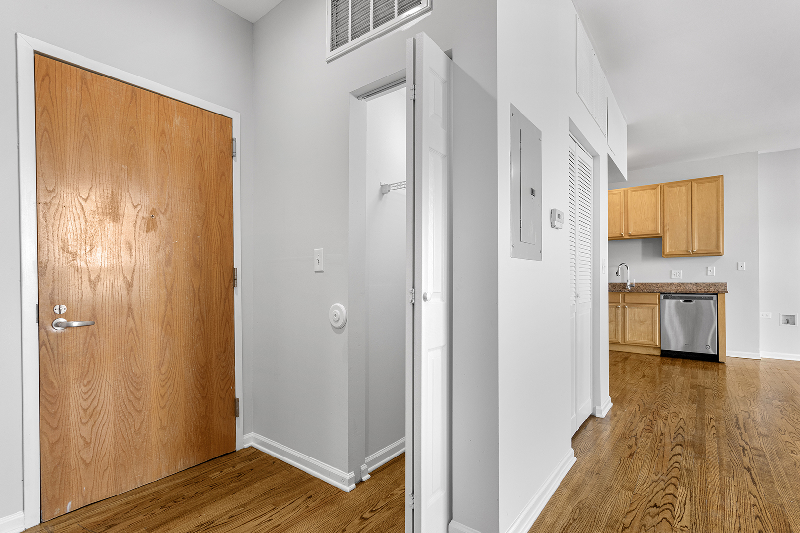 2451 West Howard Street, Unit 407 Chicago, IL 60645 - Photo 9 of 14