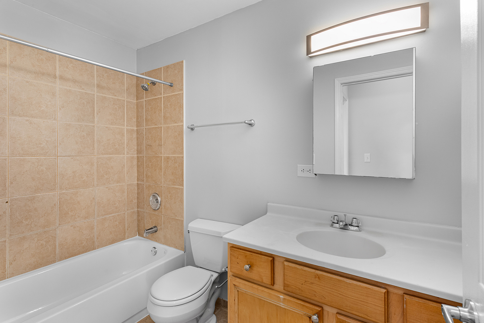 2451 West Howard Street, Unit 407 Chicago, IL 60645 - Photo 10 of 14