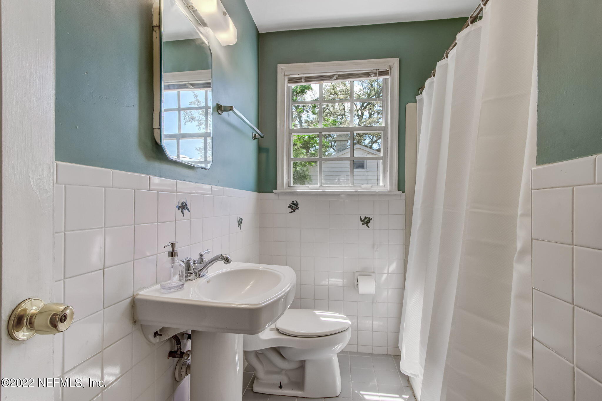 4548 Birkenhead Road Jacksonville, FL 32210 - Photo 8 of 14 Bright Bathroom