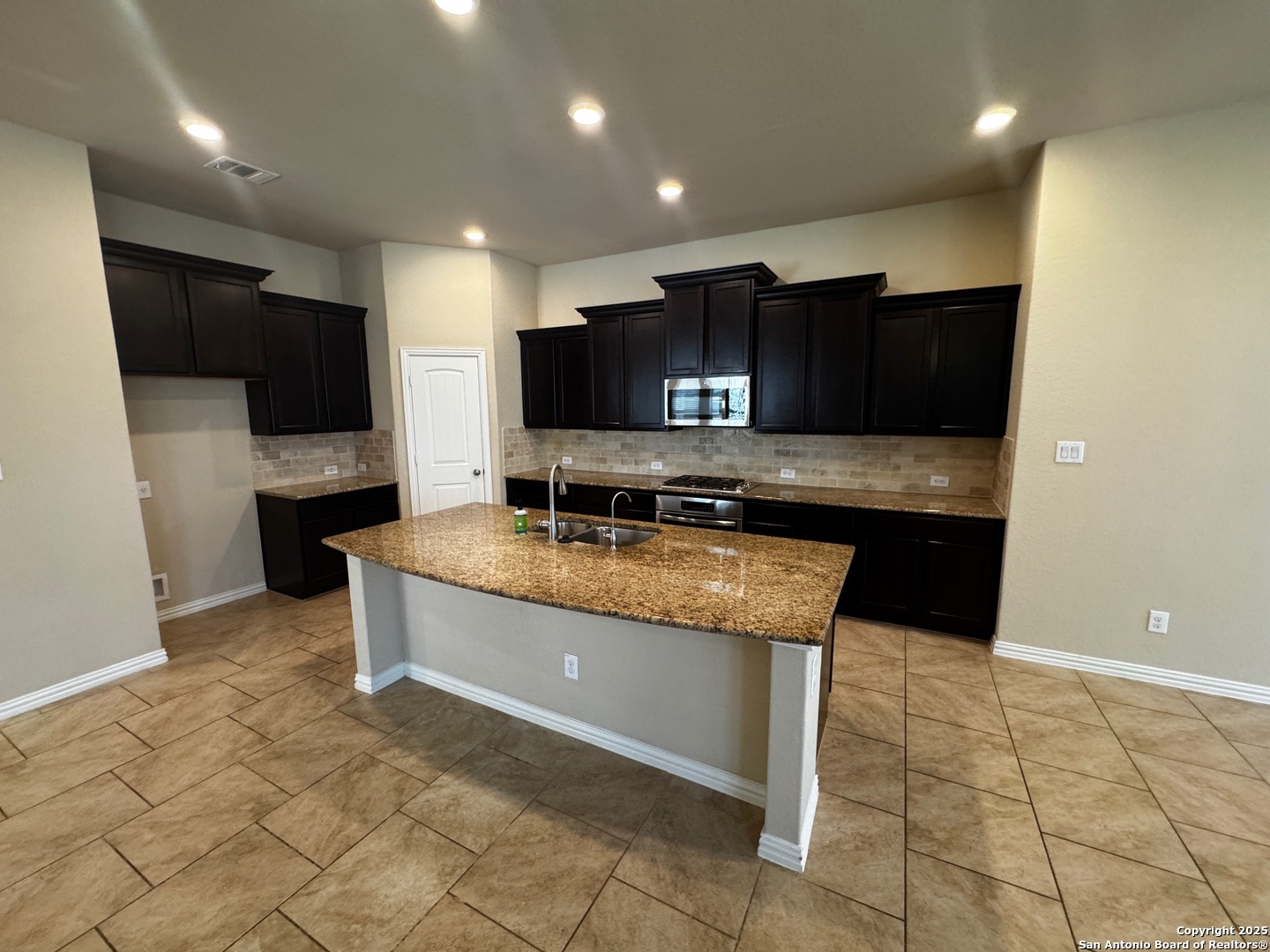 615 Raceland Road San Antonio, TX 78245 - Photo 18 of 33