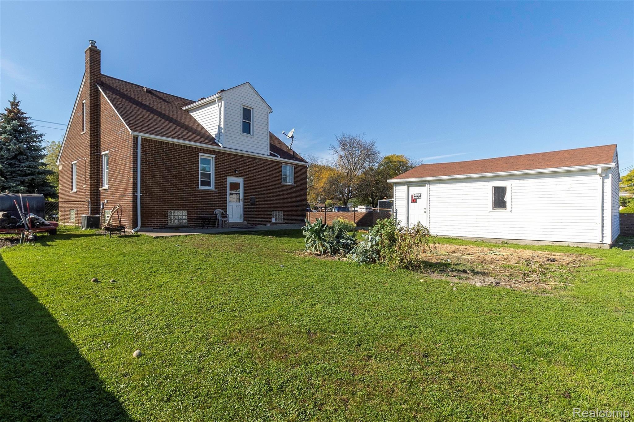 31864 Schoenherr Road Warren, MI 48088 - Photo 22 of 25 038.JPG