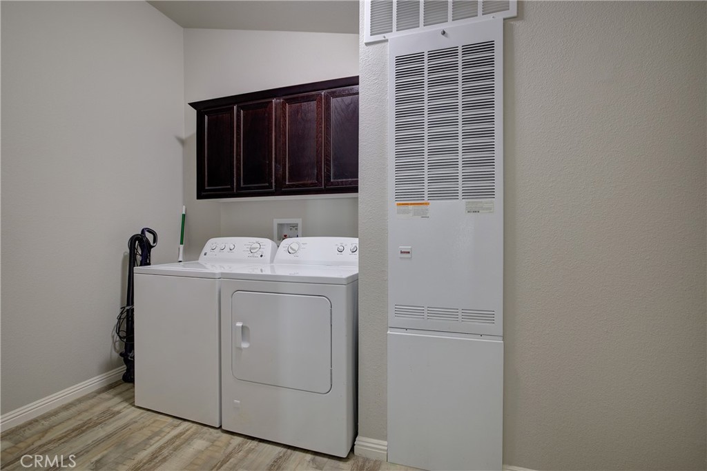 3700 Buchanan, Unit 25 Corona, CA 92503 - Photo 27 of 27 a utility room with dryer and washer