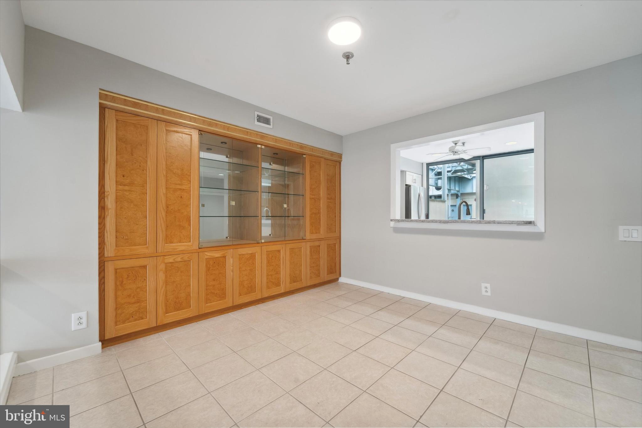 7 North Christopher Columbus Boulevard, Unit 130 Philadelphia, PA 19106 - Photo 13 of 44 Dining room with built-ins
