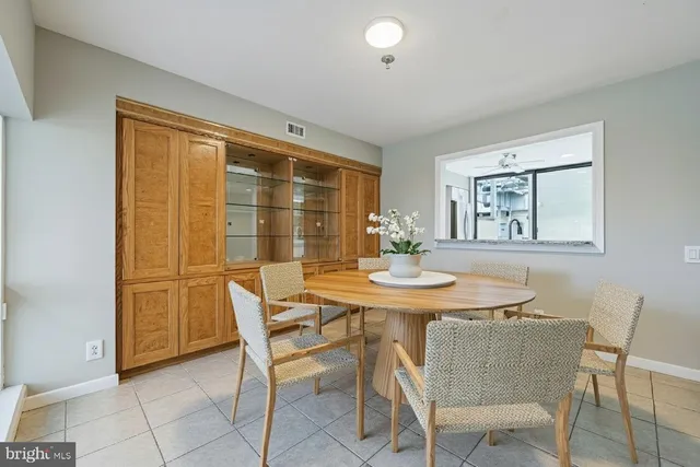 $550,000 | 7 North Christopher Columbus Boulevard, Unit 130, Philadelphia, PA 19106