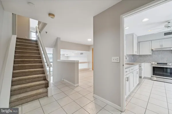 $550,000 | 7 North Christopher Columbus Boulevard, Unit 130, Philadelphia, PA 19106