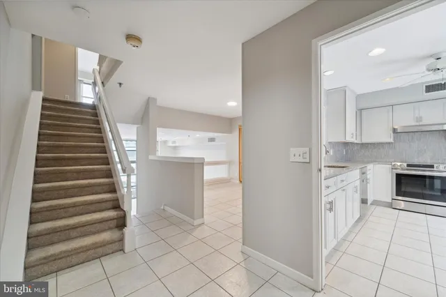 $550,000 | 7 North Christopher Columbus Boulevard, Unit 130, Philadelphia, PA 19106