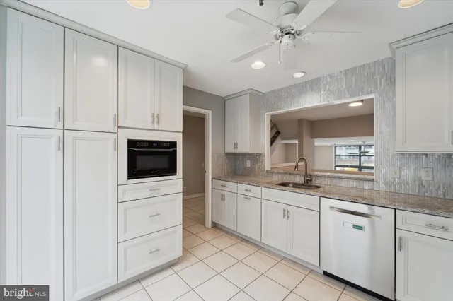 $550,000 | 7 North Christopher Columbus Boulevard, Unit 130, Philadelphia, PA 19106