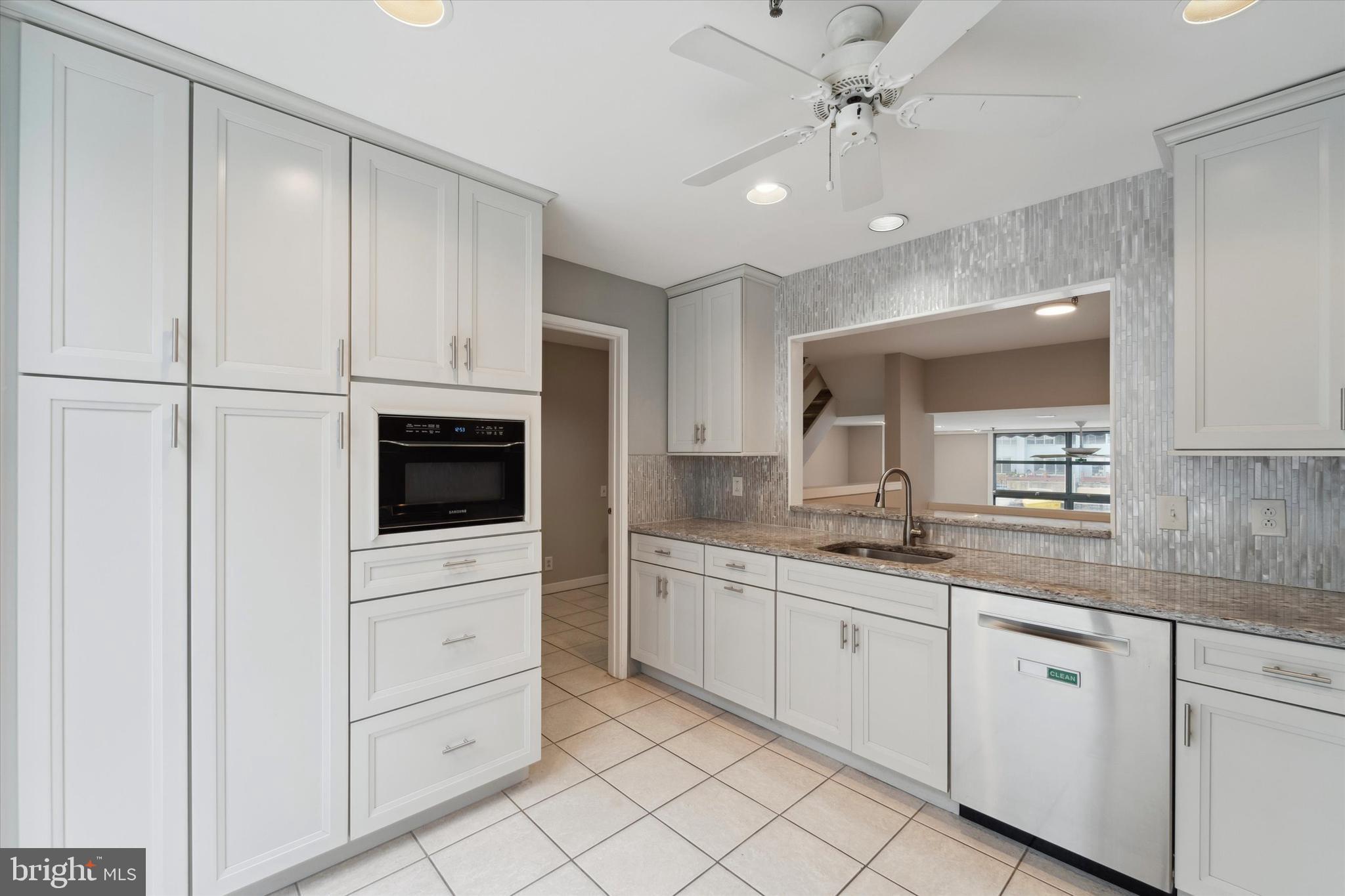 7 North Christopher Columbus Boulevard, Unit 130 Philadelphia, PA 19106 - Photo 18 of 44 Kitchen