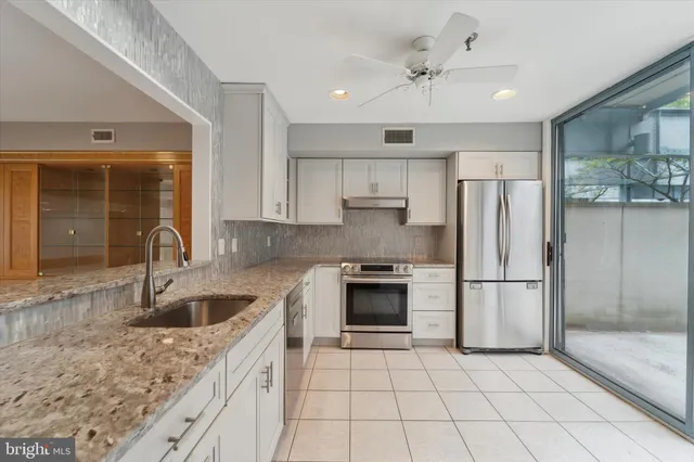 $550,000 | 7 North Christopher Columbus Boulevard, Unit 130, Philadelphia, PA 19106