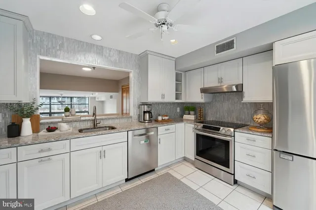 $550,000 | 7 North Christopher Columbus Boulevard, Unit 130, Philadelphia, PA 19106