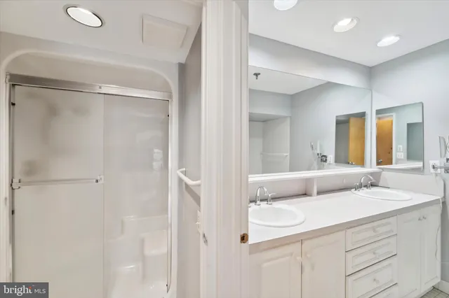 $550,000 | 7 North Christopher Columbus Boulevard, Unit 130, Philadelphia, PA 19106