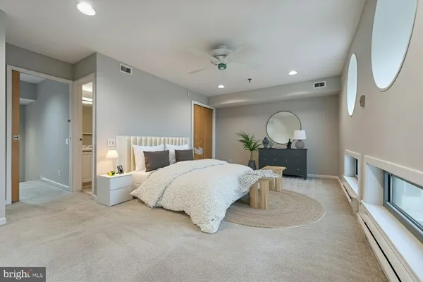 $550,000 | 7 North Christopher Columbus Boulevard, Unit 130, Philadelphia, PA 19106