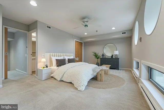 $550,000 | 7 North Christopher Columbus Boulevard, Unit 130, Philadelphia, PA 19106