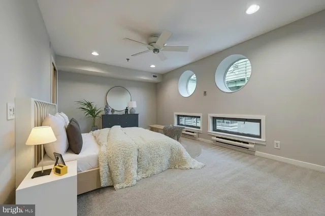 $550,000 | 7 North Christopher Columbus Boulevard, Unit 130, Philadelphia, PA 19106