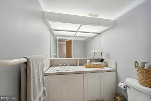 $550,000 | 7 North Christopher Columbus Boulevard, Unit 130, Philadelphia, PA 19106