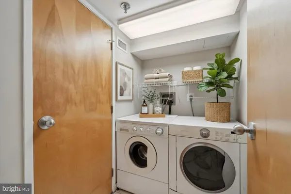 $550,000 | 7 North Christopher Columbus Boulevard, Unit 130, Philadelphia, PA 19106
