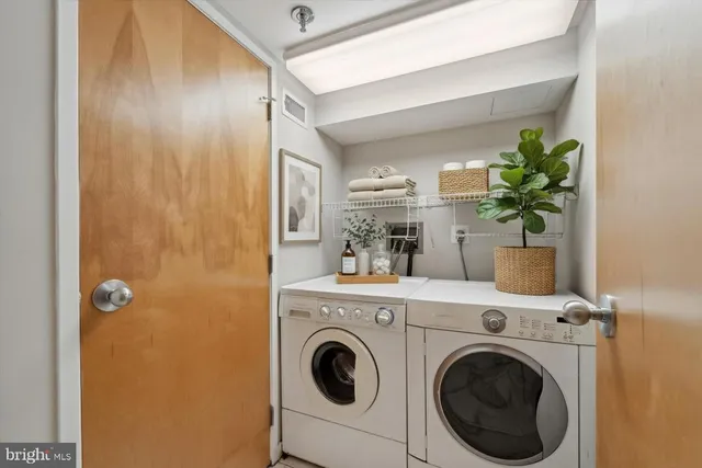 $550,000 | 7 North Christopher Columbus Boulevard, Unit 130, Philadelphia, PA 19106