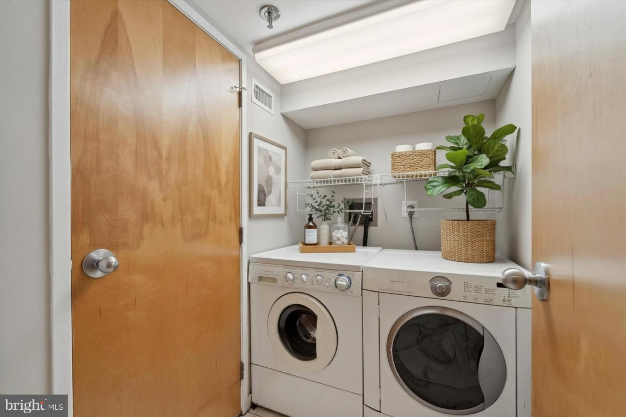 7 North Christopher Columbus Boulevard, Unit 130 Philadelphia, PA 19106 - Photo 35 of 44