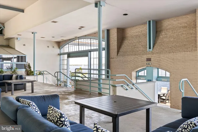 $550,000 | 7 North Christopher Columbus Boulevard, Unit 130, Philadelphia, PA 19106