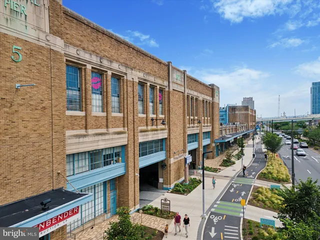 $550,000 | 7 North Christopher Columbus Boulevard, Unit 130, Philadelphia, PA 19106